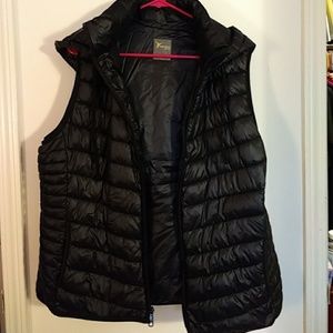 💪 NWOT Old Navy Active Hooded Puffer Vest